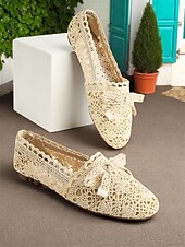 levne Dámské nazouváky a mokasíny-Dámské béžové krajkové balerínky s mašlí – elegantní boty inspirované vintage stylem pro běžné každodenní nošení i letní výlety