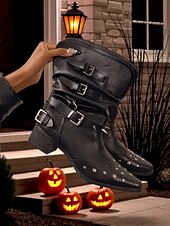 abordables Années 1980-Bottines noires punk gothiques pour femmes avec détails chauve-souris et croix - design à pointes et clous, mode alternative des années 1980, idéales pour les événements de la vie nocturne, les fêtes