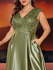 abordables Champagne-Robe A-Line Grande Taille Élégante Robe Courbe De Mariage Formelle Longue Au Sol Manches Courtes Col en V Satin Dos Nu Avec Plis 2025