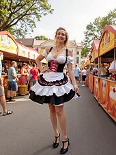 baratos Scarpins de salto bloco-Sapatos femininos de salto bloco com tira em T e fivela preta – sapatos de trabalho em couro sintético com inspiração vintage para looks de escritório e trajes para festivais de cerveja