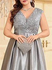 abordables Champagne-Robe A-Line Grande Taille Élégante Robe Courbe De Mariage Formelle Longue Au Sol Manches Courtes Col en V Satin Dos Nu Avec Plis 2025
