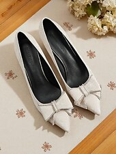 olcso Block Heels-női fekete velúr blokk sarkú, hegyes orrú, strasszos masnival díszített, elegáns és kényelmes alkalmi randevúkra és mindennapi viseletre.