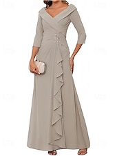 billiga Bröllopsgästklänningar-A-Linje Bröllopsgäst Klänningar Elegant Klänning Bröllopsgäst Förlovning Golvlängd 3/4 Längd Ärmar V-ringad Chiffong med Fållar Ruched Pärla