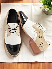 preiswerte 1950er Jahre-zweifarbige Brogue-Oxford-Flats für Damen – Schnürschuhe aus Kunstleder im Vintage-Stil der 50er Jahre für den Alltag und halbformelle Kleidung im Retro-Stil