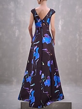 billiga Blommor-A-Linje Aftonklänning Elegant Klänning Formell Bröllop Golvlängd Ärmlös V-hals Satin Bröllopsgäst Klänning med Blommönster Fickor
