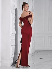 economico ROSSO-Abito da sera in raso elasticizzato a sirena/tromba, elegante, formale, da sposa, lungo fino al pavimento, senza maniche, con spalle scoperte e volant di piume, 2025