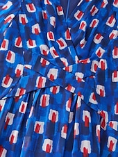 billige Blomstrete kjoler-geometrisk maxikjole i chiffon med fargeblokker