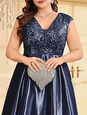 abordables Champagne-Robe A-Line Grande Taille Élégante Robe Courbe De Mariage Formelle Longue Au Sol Manches Courtes Col en V Satin Dos Nu Avec Plis 2025
