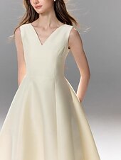 billige Uformell / Dagsbryllup-A-Line Hjemkomst Kjoler Elegant Kjole Utdanning Cocktailfest Knelengde Uten Ermer V-Utforming Lommestoff V Rygg med Lomme