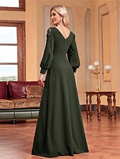 abordables VERT-Ligne A Robes de Quinceanera Élégant Robe Formel Mariage Longueur au sol manche longue Col en V Satin avec Perlage 2025