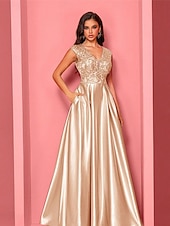 abordables Champagne-Robe A-Line Quinceanera Robes Élégante Robe de Mariage Formelle Longueur Maxi Sans Manches Col V Polyester avec Plis