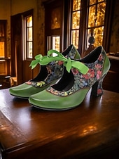 preiswerte Mary Jane Pumps-Women's Green Leather Mary Jane Heels with Floral Print, Ribbon Ties, and Retro Style - Perfect for Vintage-Themed Events and Daily Elegance