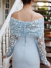 abordables Vestidos de cóctel-Vestidos Cóctel Azul Corte  Columna Capa Desmontable Crepé Elástico Vestido Elegante Formal Boda Largo de Té Sin Mangas Fuera de los Hombros con Encaje de Perlas Florales