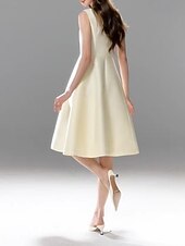 billige Uformell / Dagsbryllup-A-Line Hjemkomst Kjoler Elegant Kjole Utdanning Cocktailfest Knelengde Uten Ermer V-Utforming Lommestoff V Rygg med Lomme
