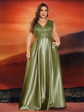 abordables Champagne-Robe A-Line Grande Taille Élégante Robe Courbe De Mariage Formelle Longue Au Sol Manches Courtes Col en V Satin Dos Nu Avec Plis 2025