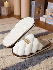abordables Claquettes et tongs femme-Chaussons en fausse fourrure pour femme – chaussures d&#039;intérieur ultra douces pour le confort hivernal, la détente dans la chambre et la lecture détendue