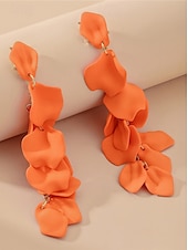 abordables Boucle d&amp;#39;oreille pour femme-Boucles d&#039;oreilles pendantes en satin rouge pour femmes - design élégant en pétales superposés pour les fêtes à la mode, les cocktails et les tenues de soirée