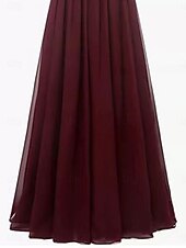 preiswerte Semi-formal / Cocktail-A-Linie Mutter der Braut Kleid Elegant Einfach V-Ausschnitt Bodenlang Ärmellos mit Falten