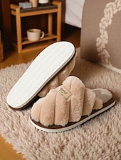 abordables Claquettes et tongs femme-Chaussons en fausse fourrure pour femme – chaussures d&#039;intérieur ultra douces pour le confort hivernal, la détente dans la chambre et la lecture détendue