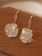 お買い得  レディースイヤリング-女性用のエレガントなローズフラワードロップイヤリング - 真珠のような花びらが付いた金メッキ合金、ヴィンテージでロマンチックなスタイル、結婚式、パーティー、フォーマルな機会に最適