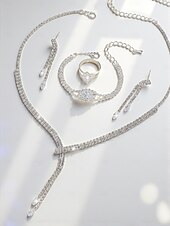 abordables Collier pour femme-Ensemble de bijoux de luxe en strass pour femmes - élégant collier en argent, bracelet, boucles d&#039;oreilles et bague, accessoires scintillants pour les soirées dansantes et les cocktails