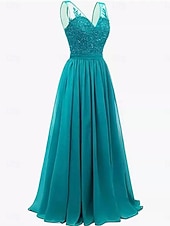 preiswerte Semi-formal / Cocktail-A-Linie Mutter der Braut Kleid Elegant Einfach V-Ausschnitt Bodenlang Ärmellos mit Falten