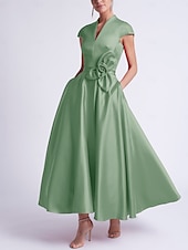 preiswerte Cocktailkleider-Strandhochzeit A-Linien Cocktailkleider Elegantes Kleid Party Tee-Länge Ärmellos V-Ausschnitt Tasche Satin mit Schleife(n) Kleidern