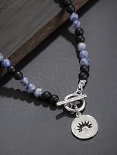 billige Menns smykker-Herrekjede med natursteinperler – svart og blå edelstenshalskjede med solanheng og vippelås for bohemsk eller festantrekk