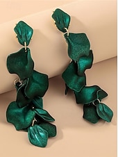 abordables Boucle d&amp;#39;oreille pour femme-Boucles d&#039;oreilles pendantes en satin rouge pour femmes - design élégant en pétales superposés pour les fêtes à la mode, les cocktails et les tenues de soirée