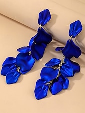 abordables Boucle d&amp;#39;oreille pour femme-Boucles d&#039;oreilles pendantes en satin rouge pour femmes - design élégant en pétales superposés pour les fêtes à la mode, les cocktails et les tenues de soirée
