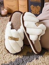 abordables Claquettes et tongs femme-Chaussons en fausse fourrure pour femme – chaussures d&#039;intérieur ultra douces pour le confort hivernal, la détente dans la chambre et la lecture détendue