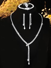 abordables Collier pour femme-Ensemble de bijoux de luxe en strass pour femmes - élégant collier en argent, bracelet, boucles d&#039;oreilles et bague, accessoires scintillants pour les soirées dansantes et les cocktails