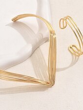 abordables Collier pour femme-Ensemble de bijoux géométriques plaqués or pour femmes - collier moderne en forme de V superposé et bracelet manchette ouvert pour dames, idéal pour les cocktails, les événements professionnels et les