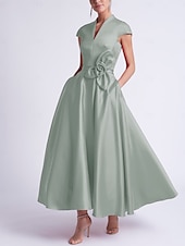 preiswerte Cocktailkleider-Strandhochzeit A-Linien Cocktailkleider Elegantes Kleid Party Tee-Länge Ärmellos V-Ausschnitt Tasche Satin mit Schleife(n) Kleidern