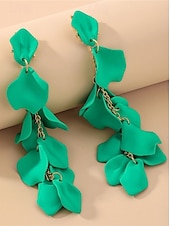 abordables Boucle d&amp;#39;oreille pour femme-Boucles d&#039;oreilles pendantes en satin rouge pour femmes - design élégant en pétales superposés pour les fêtes à la mode, les cocktails et les tenues de soirée