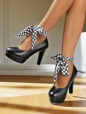 billige 1980-tallet-Damesko i vintage-stil, svart med platåhæler fra 1980-tallet og rutete ankelbånd – retro pin-up-pumps til fester, dansearrangementer og kvelder ute
