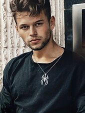 preiswerte Halloween-Zubehör-Herren-Halloween-Halskette mit Spinnenanhänger – Legierungsmaterial, leicht, minimalistischer Gothic-Stil, perfekt für Partys, Cosplay und Kostümzubehör für den Urlaub