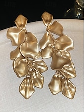 abordables Boucle d&amp;#39;oreille pour femme-Boucles d&#039;oreilles pendantes en satin rouge pour femmes - design élégant en pétales superposés pour les fêtes à la mode, les cocktails et les tenues de soirée