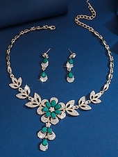 abordables Collar de mujer-Conjunto de collar y pendientes de cristal azul bañados en oro para mujer con diseño floral: elegante joyería de fiesta para eventos formales y celebraciones nocturnas.