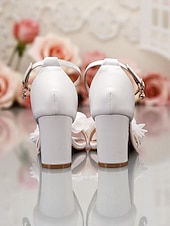 preiswerte Braut-Weiße, blumenverzierte Damen-Sandalen mit Blockabsatz – bequeme Hochzeitsschuhe mit Knöchelriemen, Brautschuhe, perfekt für Hochzeiten und besondere Anlässe