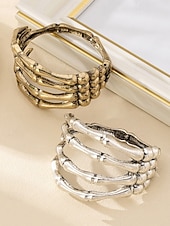 economico Accessori di Halloween-Bracciale rigido da donna con scheletro in osso di Halloween – bracciale rigido in lega gotica a 4 file con cerniera, regolabile, bigiotteria di tendenza per cosplay, feste e serate fuori