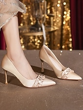 billiga Brud-Vita pumps med spetsiga höga klackar i satin för kvinnor, volang och kristallkedjeutsmyckning - eleganta brudskor för bröllop och formella tillfällen