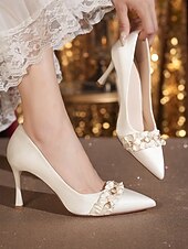 billiga Brud-Vita pumps med spetsiga höga klackar i satin för kvinnor, volang och kristallkedjeutsmyckning - eleganta brudskor för bröllop och formella tillfällen