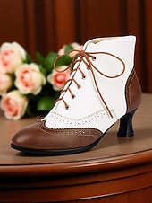 olcso 1950-es évek-női 1950-es évekbeli vintage oxford bokacsizma – kétszínű, fűzős, brogue sarkú, szárnyas hegyű kialakítású, edward stílusban, retró öltözékekhez, cosplayhez, teadélutánokhoz és mindennapi viselethez.