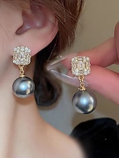 abordables Boucle d&amp;#39;oreille pour femme-Boucles d&#039;oreilles en perles et strass pour femmes - Boucles d&#039;oreilles à tige en or avec breloque en grappe sur le dessus, bijoux en alliage élégants pour le travail, les rendez-vous et les occasions formelles