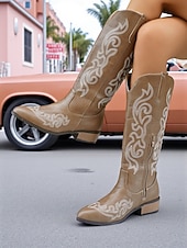 levne Cowboy &amp; Western Boots-Dámské kovbojské boty v westernovém stylu do poloviny lýtek – červená umělá kůže s bílou výšivkou, boční zip a nízký podpatek, ideální na country festivaly, rodeo outfity a ležérní podzimní streetwear.