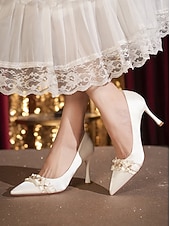billiga Brud-Vita pumps med spetsiga höga klackar i satin för kvinnor, volang och kristallkedjeutsmyckning - eleganta brudskor för bröllop och formella tillfällen