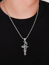 economico Accessori di Halloween-Collana con ciondolo a forma di spada e serpente in acciaio al titanio per Halloween da uomo – gioielli con catena a croce in stile punk gotico per feste in maschera, cosplay e moda quotidiana