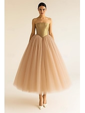 baratos Vestidos Longos &amp; Gowns-Linha A Vestidos de cocktail Elegante Traje formal Formal Casamento Longuette Sem Manga Sem Alças Tule com Fenda Dupla 2025