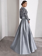 billige Gulvlengde-Brodert A-Linje Kveldsdrakt Elegant Kjole Formell Bryllupsgjest Gulvlengde Lang Erme Skjortekrage SATIN med Glitrende Slitt